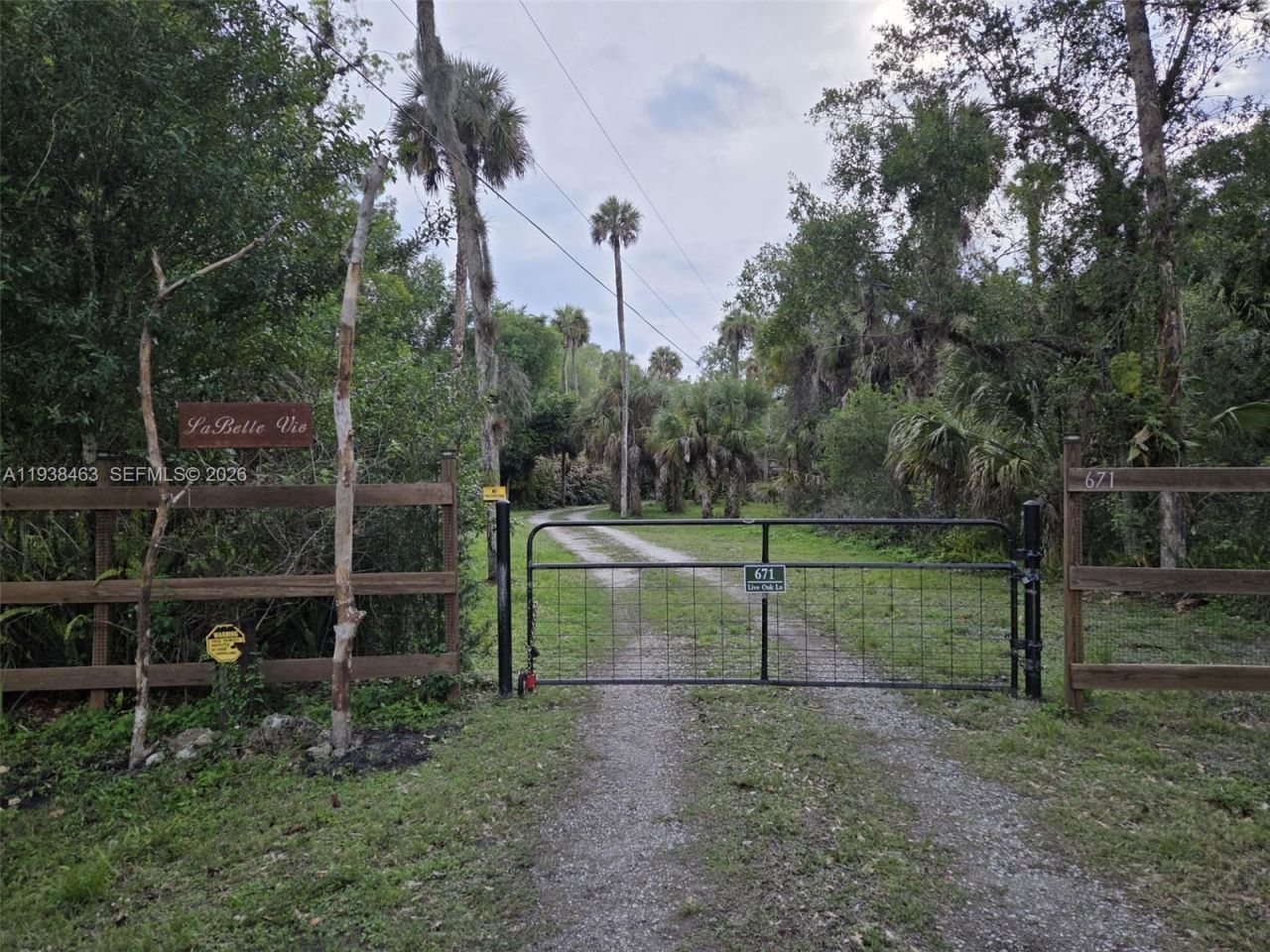 671 Live Oak Ln, La Belle, FL 33935 Photo