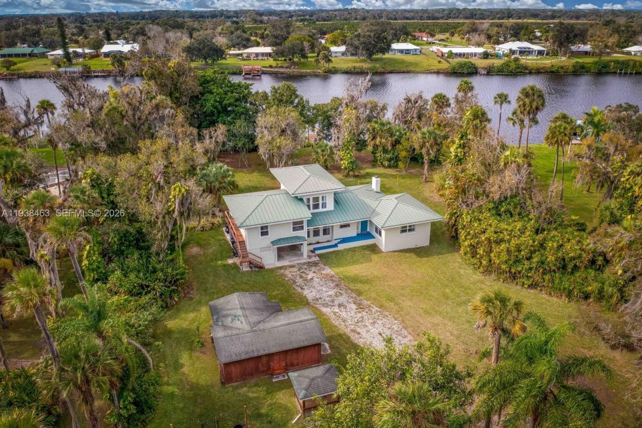 671 Live Oak Ln, La Belle, FL 33935 Photo