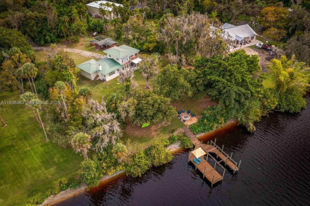671 Live Oak Ln, La Belle, FL 33935 Photo