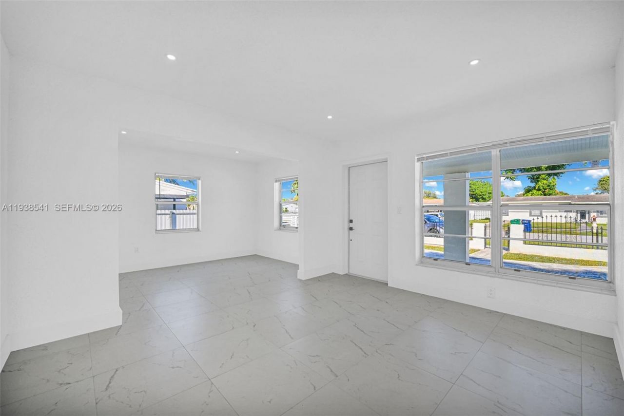 2932 NW 159th St, Miami Gardens, FL 33054 Photo