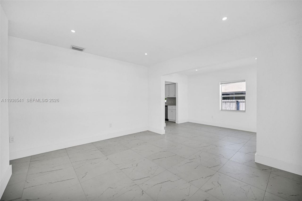 2932 NW 159th St, Miami Gardens, FL 33054 Photo