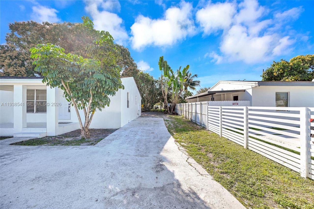 2932 NW 159th St, Miami Gardens, FL 33054 Photo