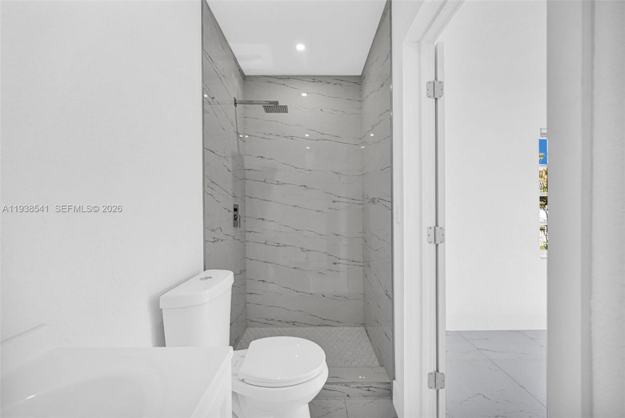 2932 NW 159th St, Miami Gardens, FL 33054 Photo