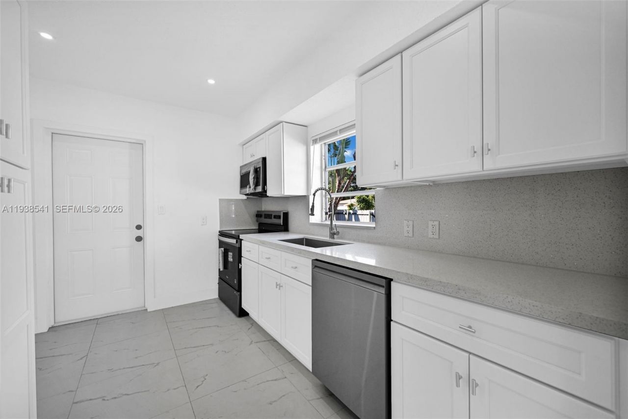 2932 NW 159th St, Miami Gardens, FL 33054 Photo