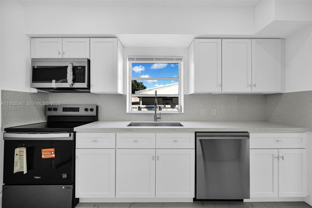 2932 NW 159th St, Miami Gardens, FL 33054 Photo