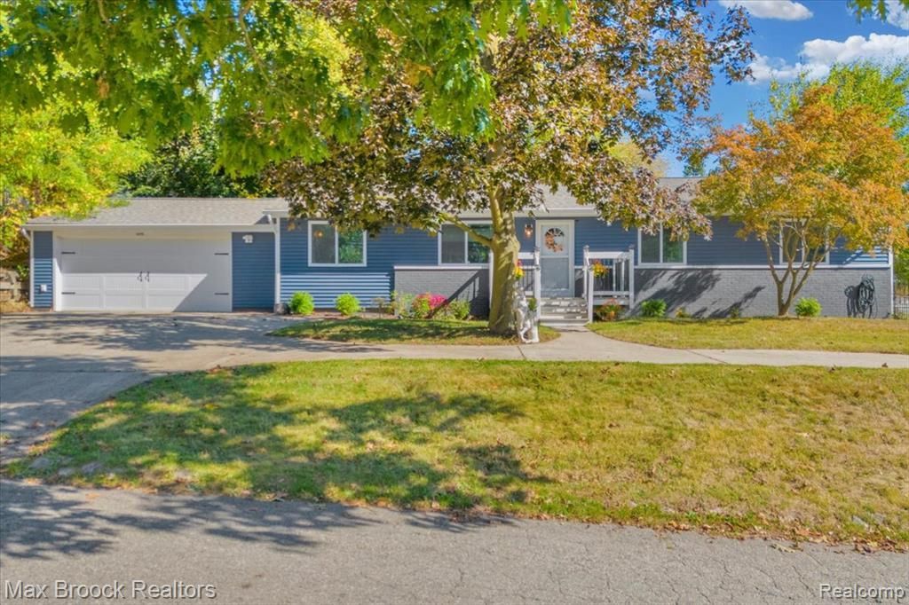 1095 Wyman Drive, Waterford Township, MI 48328 Main Photo