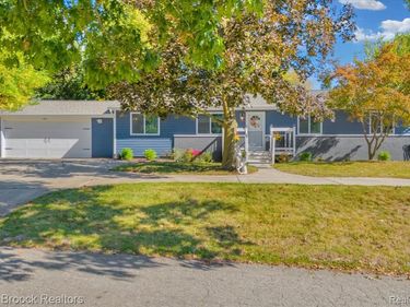 1095 Wyman Drive, Waterford Twp, MI 48328
