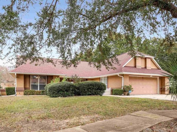 2300 Caddy Shack Ln, Pensacola, FL 32526