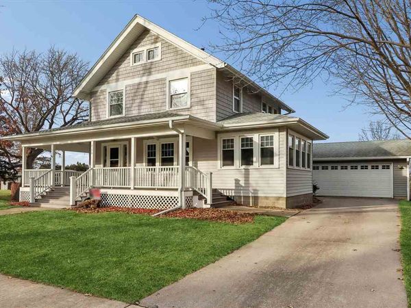 706 W Welsh Street, Williamsburg, IA 52361