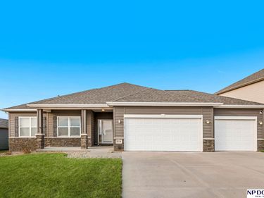 5114 Lawnwood Drive, Papillion, NE 68133