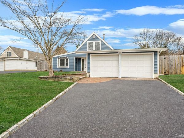 167 Silverleaf Lane, Islandia, NY 11749