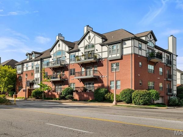 2211 S Grand Boulevard, Unit 210, St Louis, MO 63104