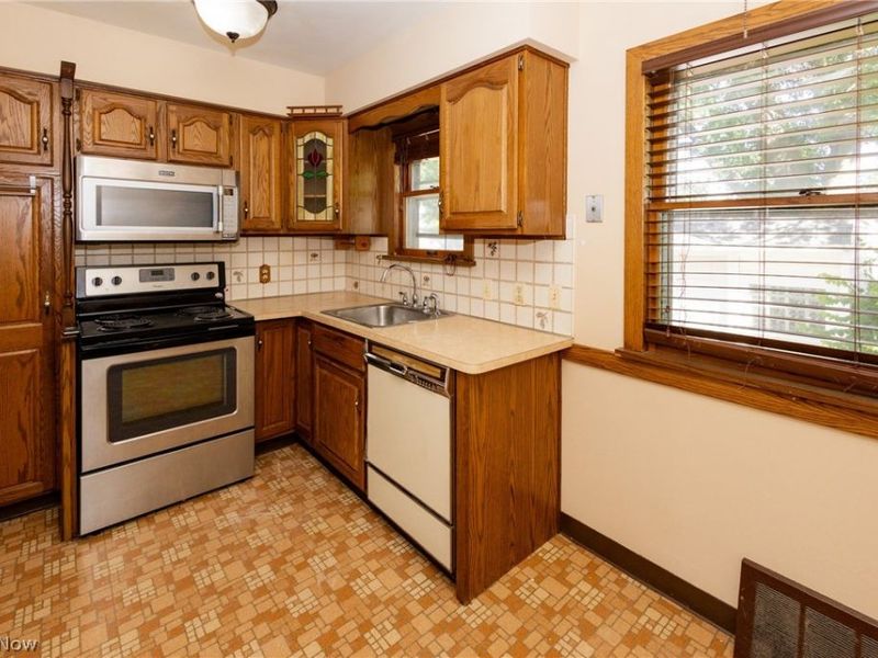 29933 Enid Road, Wickliffe, OH 44092 Photo 4