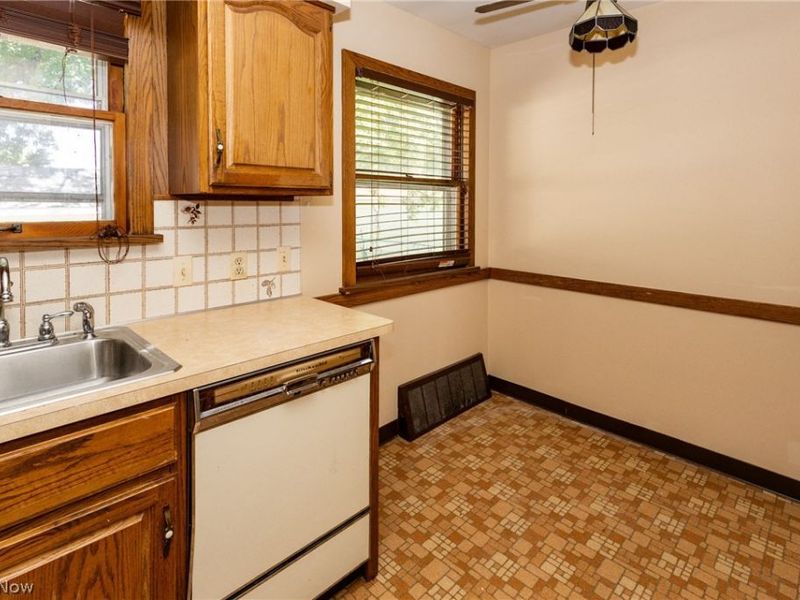 29933 Enid Road, Wickliffe, OH 44092 Photo 6