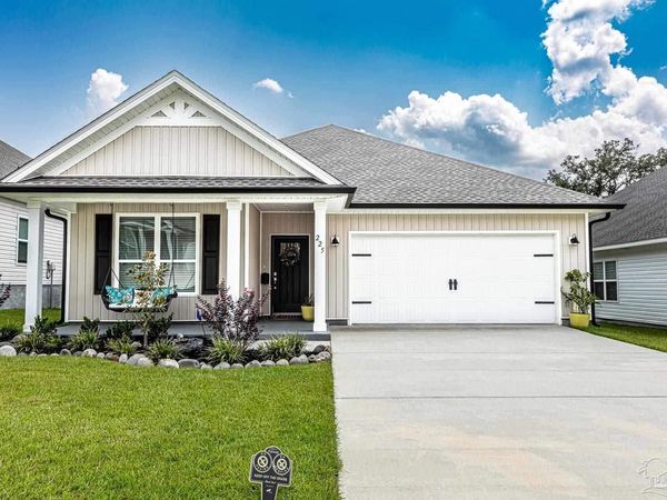 225 Camellia Dr, Cantonment, FL 32533