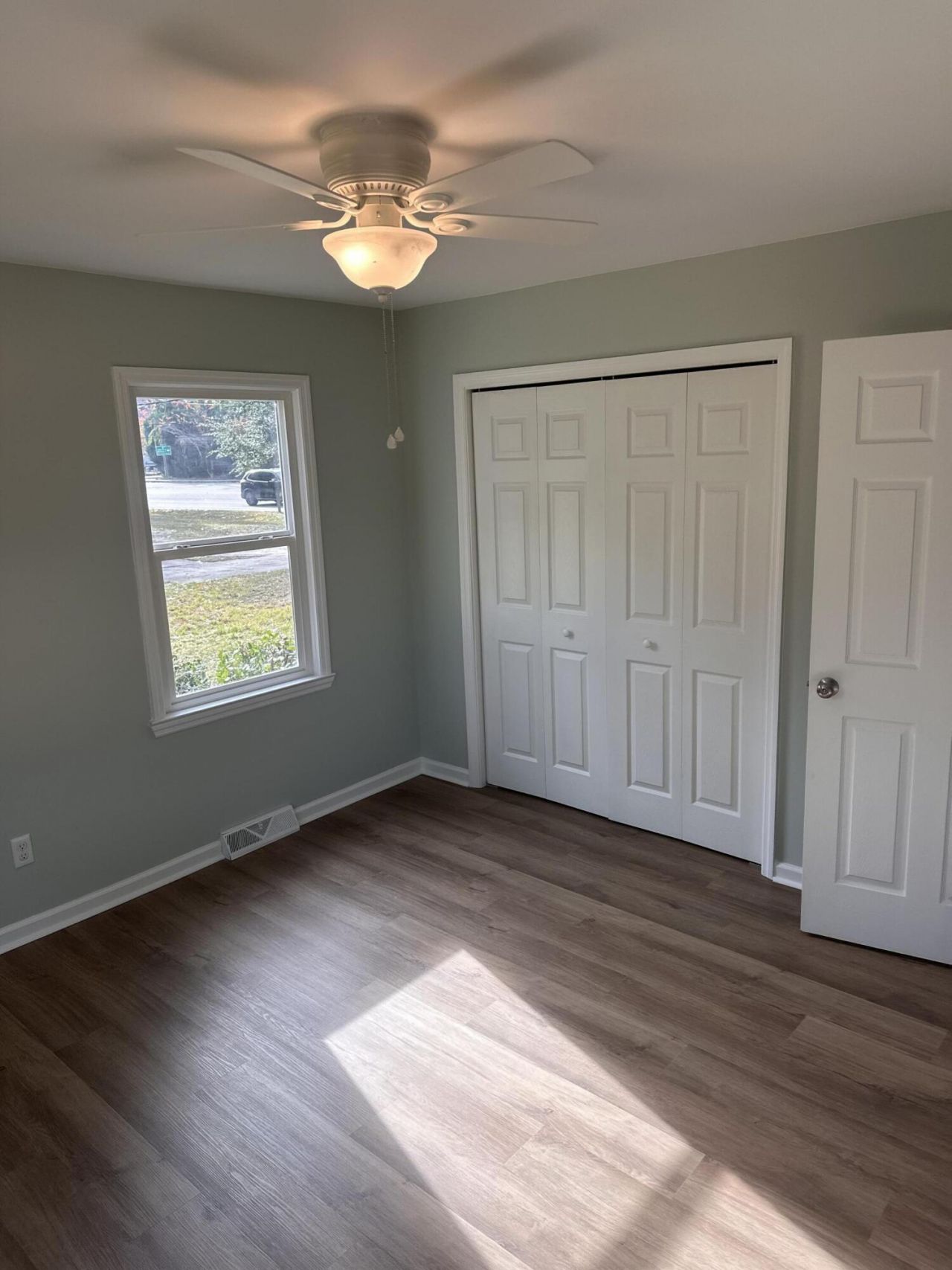 1038 Harbor View Road Photo 5