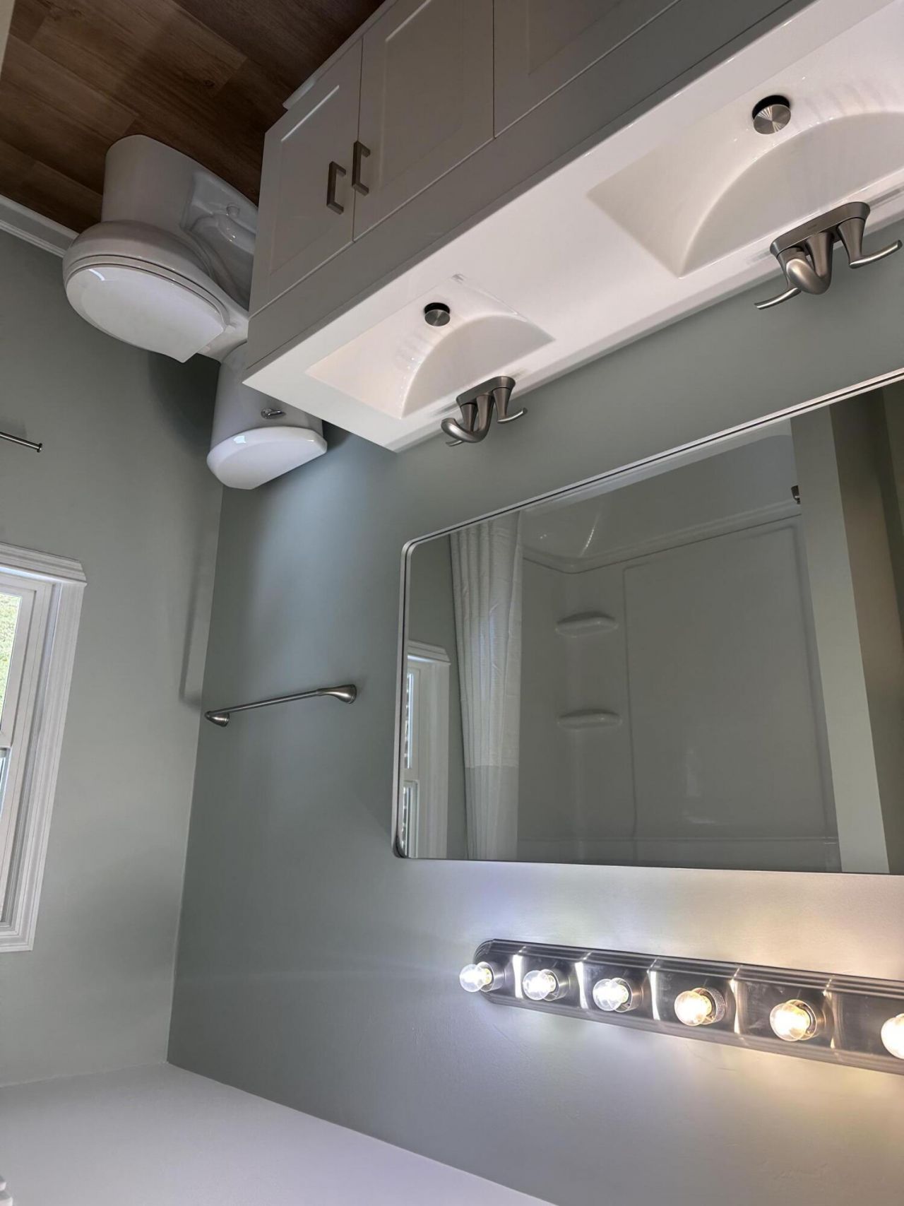 1038 Harbor View Road Photo 6