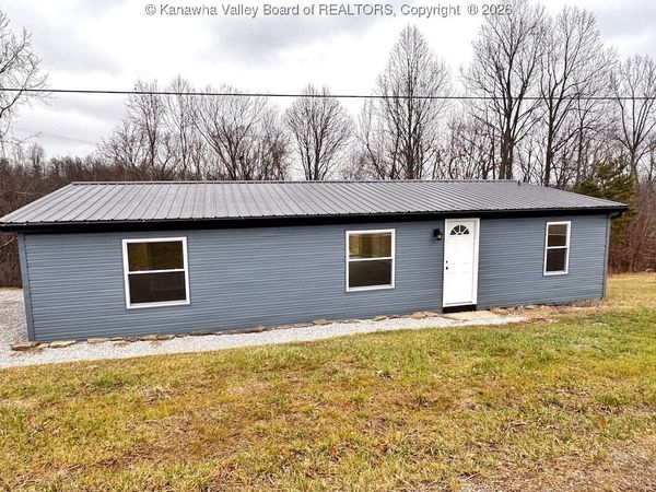 14736 McLane Pike, Liberty, WV 25124
