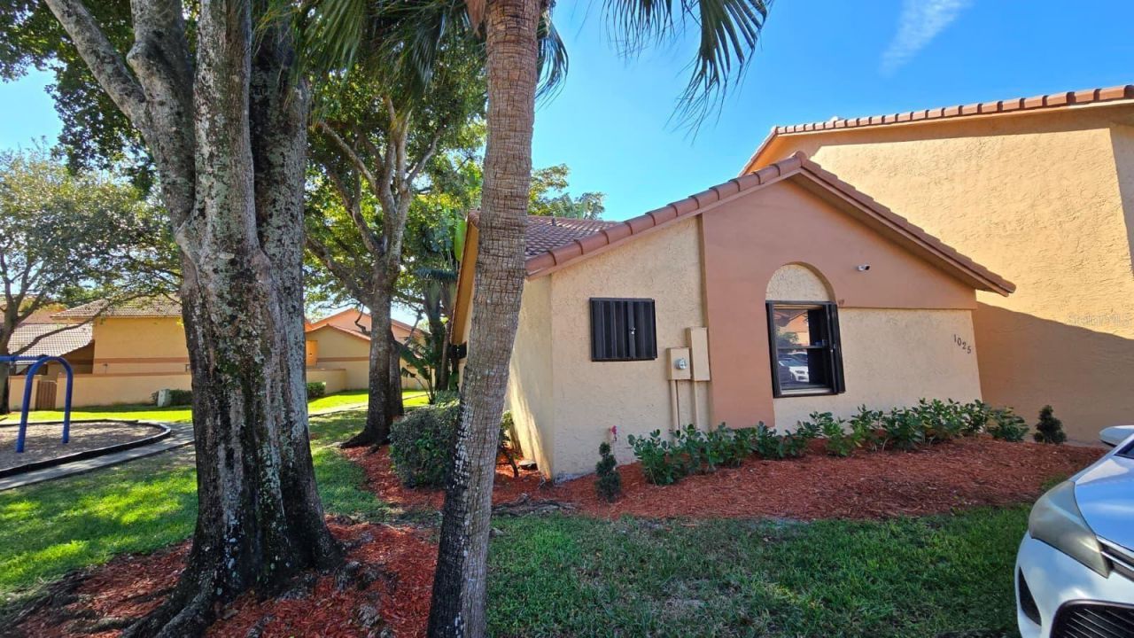 1025 SW 113th Terrace, Pembroke Pines, FL 33025 Photo