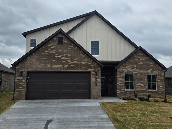 2307 N Presley Street, Siloam Springs, AR 72761