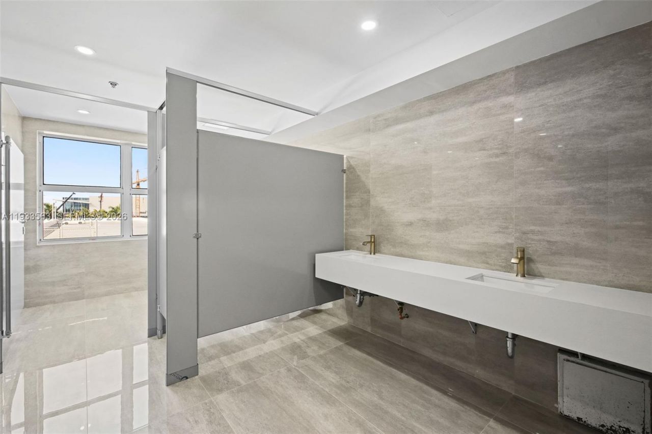 605 Lincoln Rd, Unit 500, Miami Beach, FL 33139 Photo