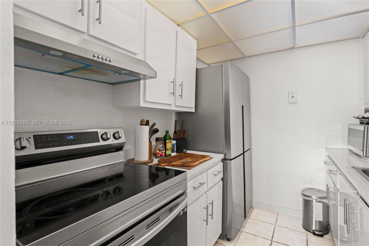 2350 NE 135th St, Unit 1006, North Miami, FL 33181 Photo