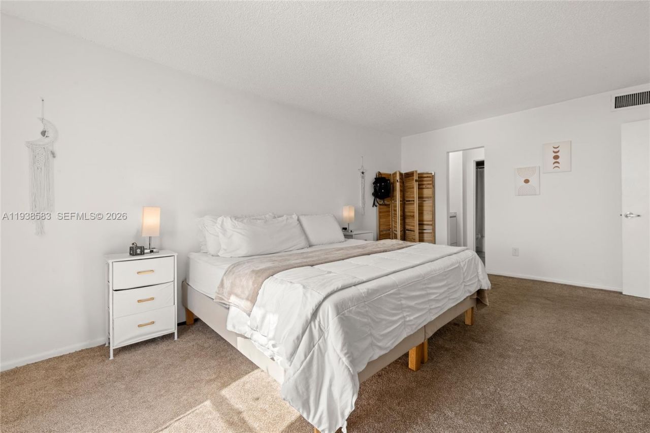 2350 NE 135th St, Unit 1006, North Miami, FL 33181 Photo