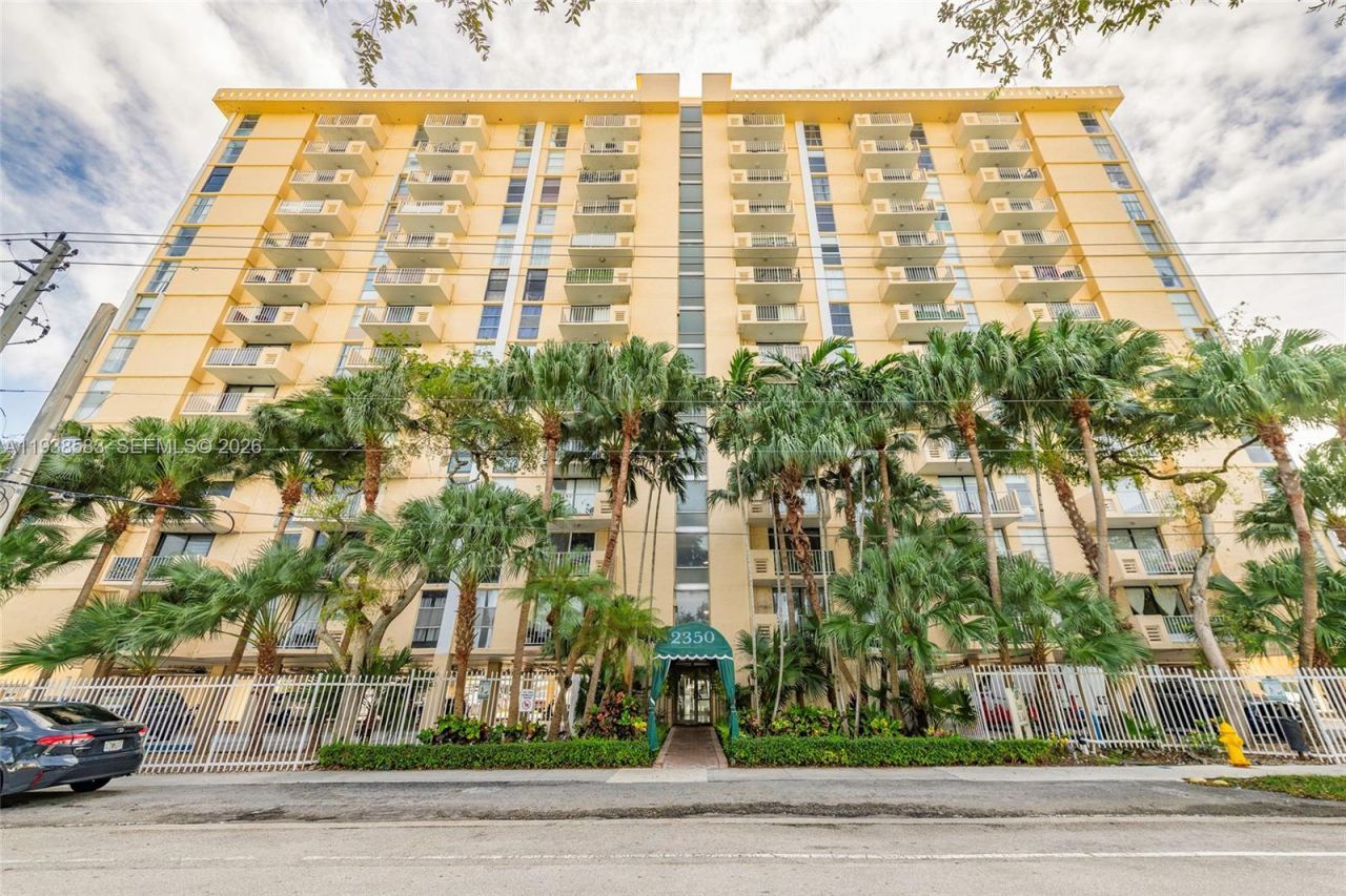 2350 NE 135th St, Unit 1006, North Miami, FL 33181 Photo