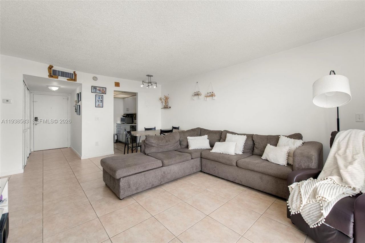 2350 NE 135th St , Unit 1006, North Miami, FL 33181 Photo