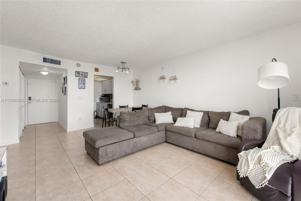 2350 NE 135th St, Unit 1006, North Miami, FL 33181 Photo