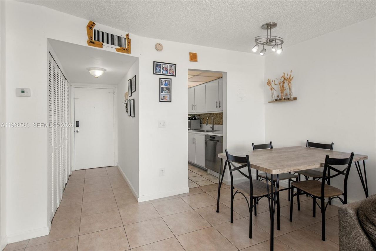 2350 NE 135th St , Unit 1006, North Miami, FL 33181 Photo