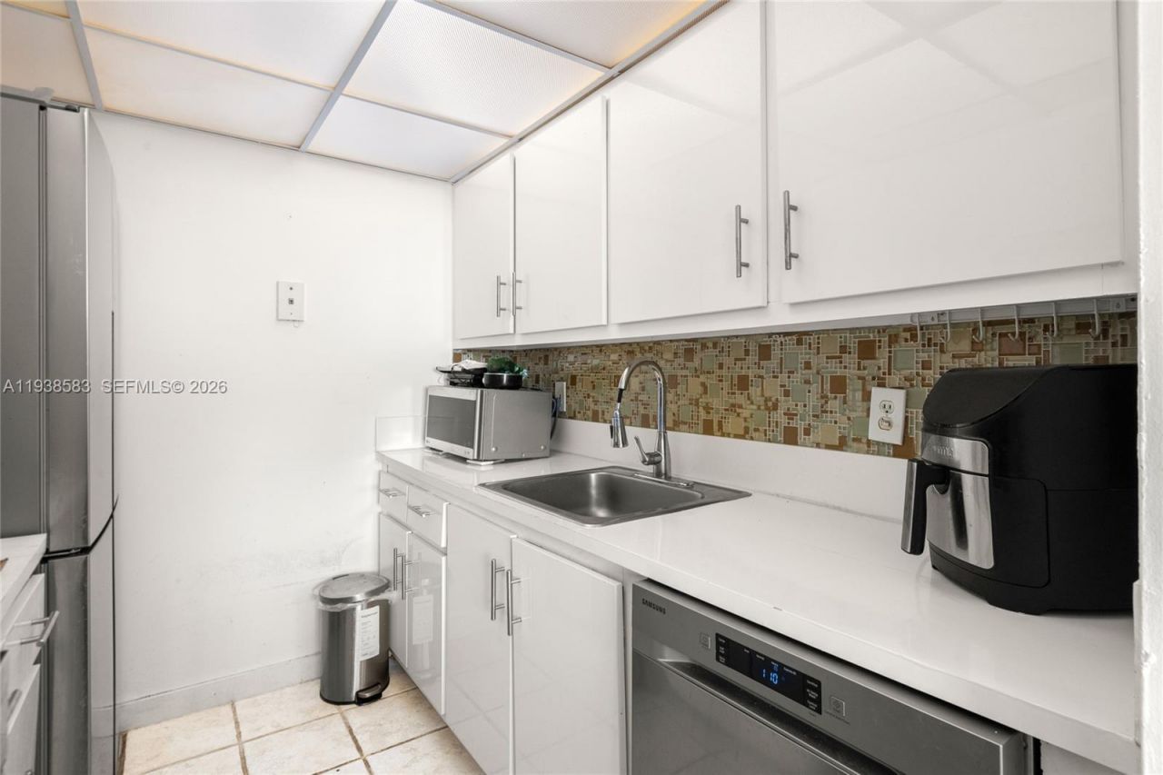 2350 NE 135th St, Unit 1006, North Miami, FL 33181 Photo