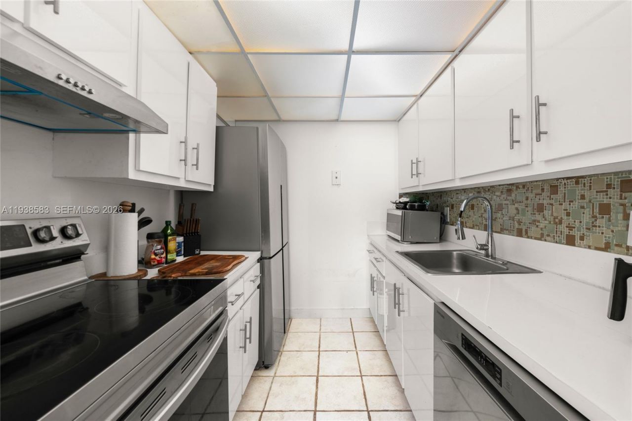 2350 NE 135th St, Unit 1006, North Miami, FL 33181 Photo