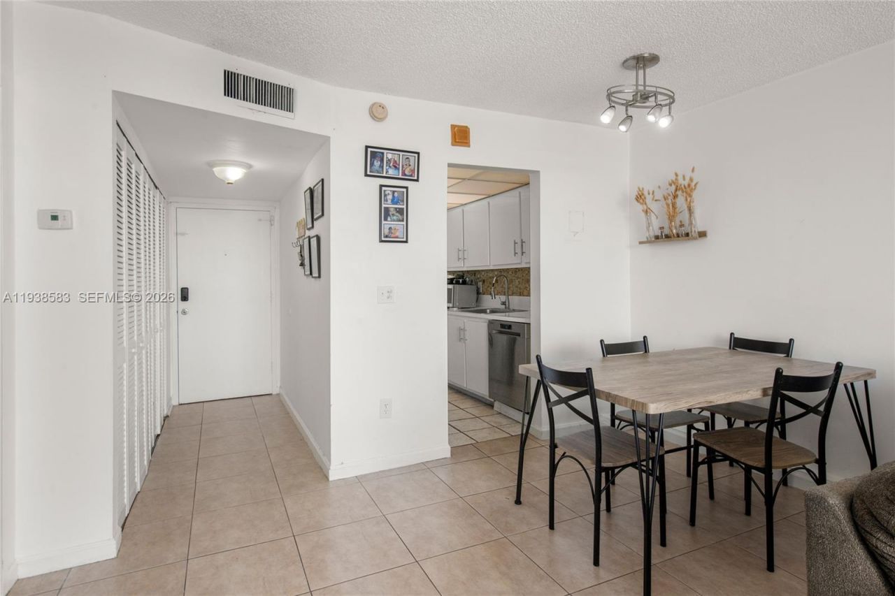 2350 NE 135th St, Unit 1006, North Miami, FL 33181 Photo