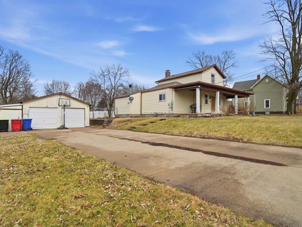 805 W MAIN Street, Elmwood, IL 61529