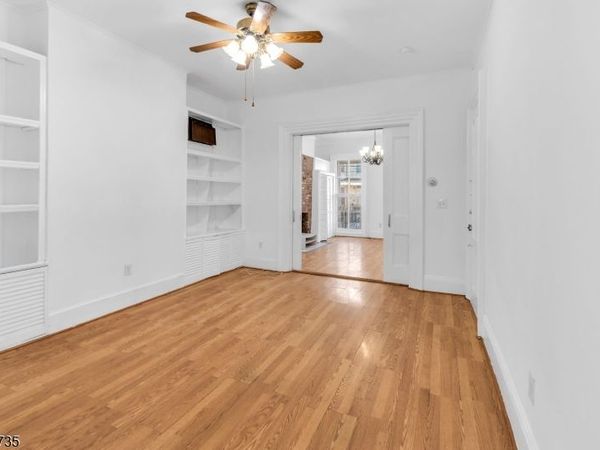 564 Hudson Ave, Weehawken, NJ 07086