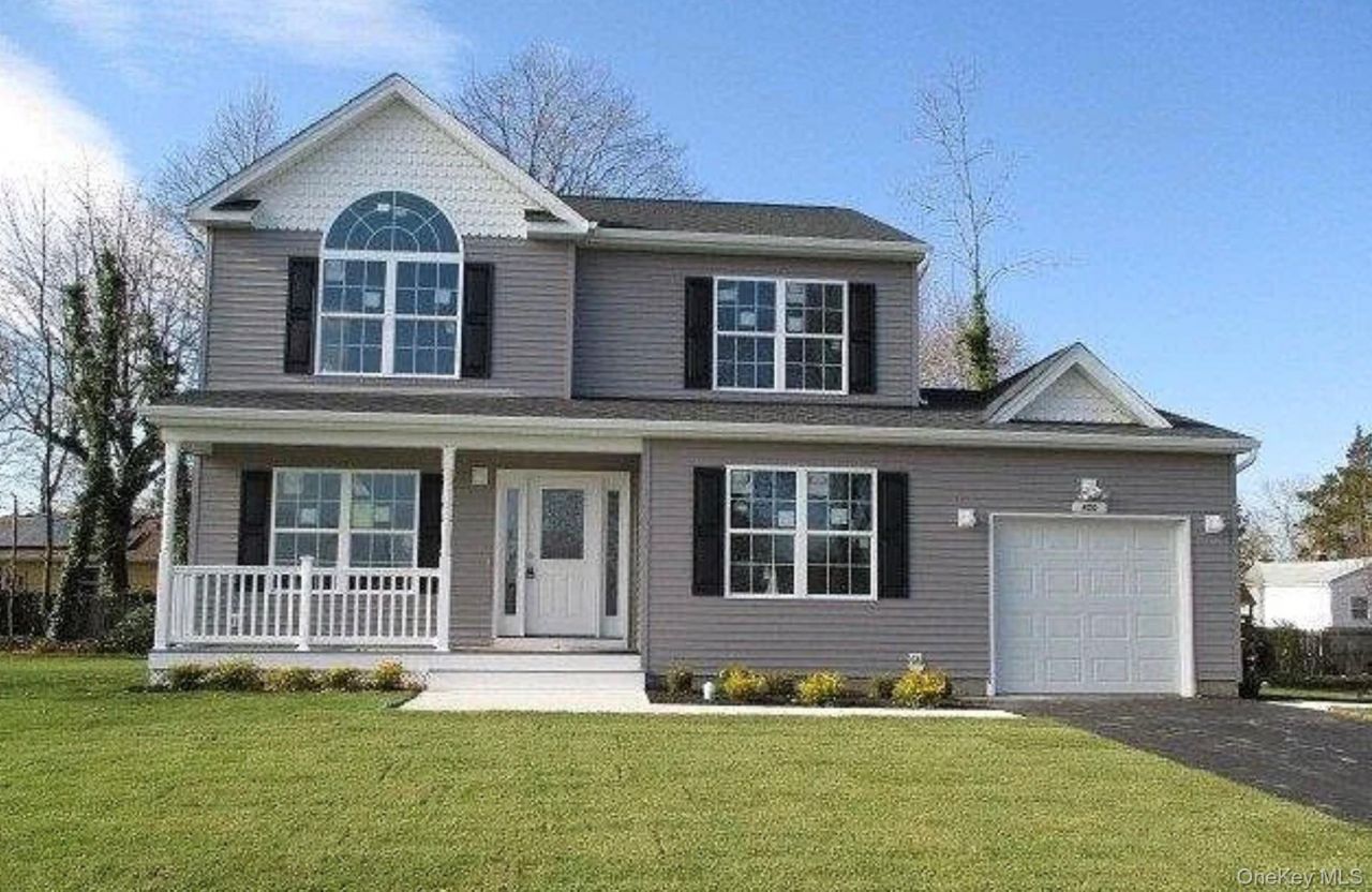 608 Bayview Avenue, Bellport, NY 11713 Main Photo