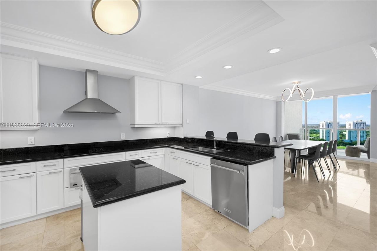 20201 E Country Club Dr, Unit 2506, Aventura, FL 33180 Photo