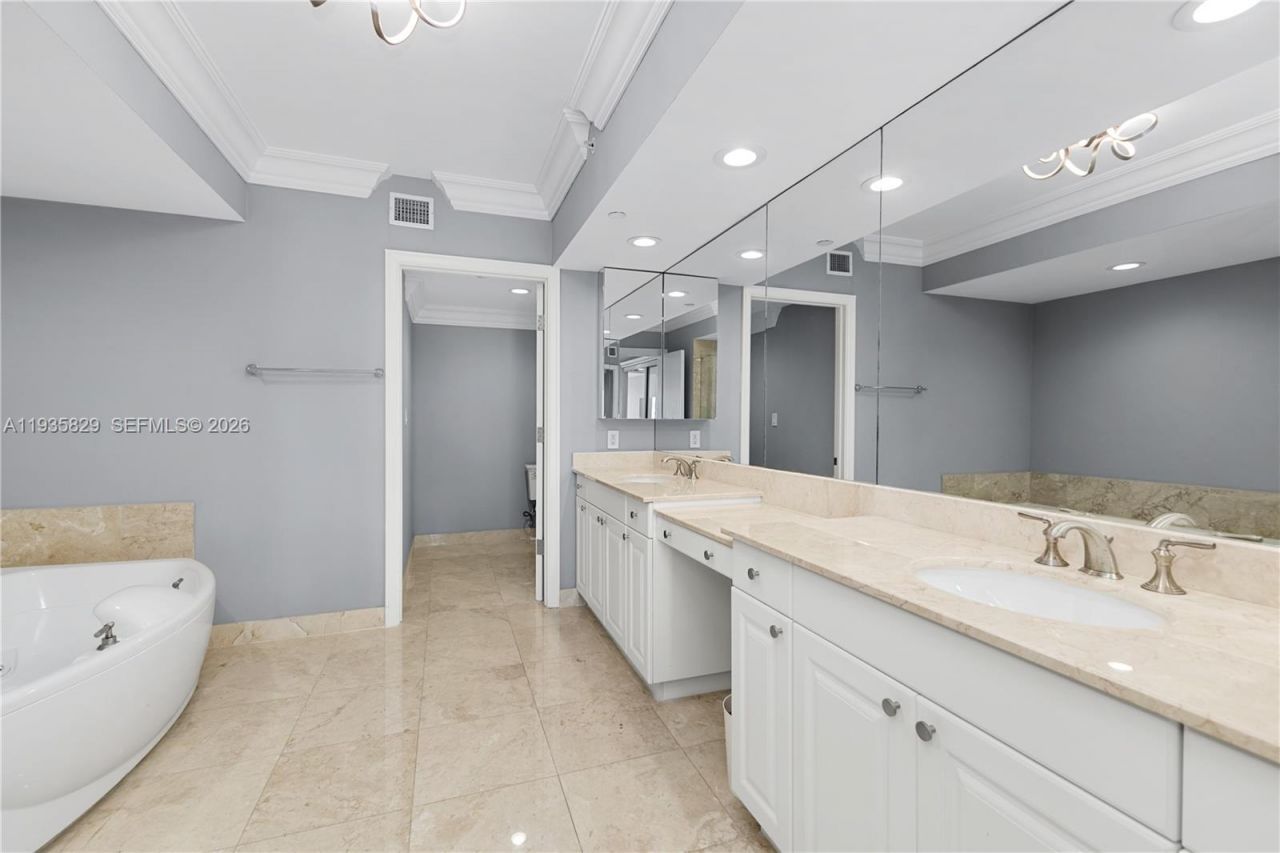 20201 E Country Club Dr, Unit 2506, Aventura, FL 33180 Photo