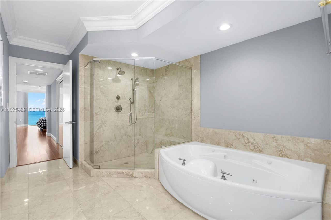 20201 E Country Club Dr, Unit 2506, Aventura, FL 33180 Photo