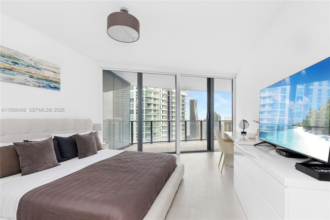 1000 Brickell Plz , Unit 3902, Miami, FL 33131 Photo