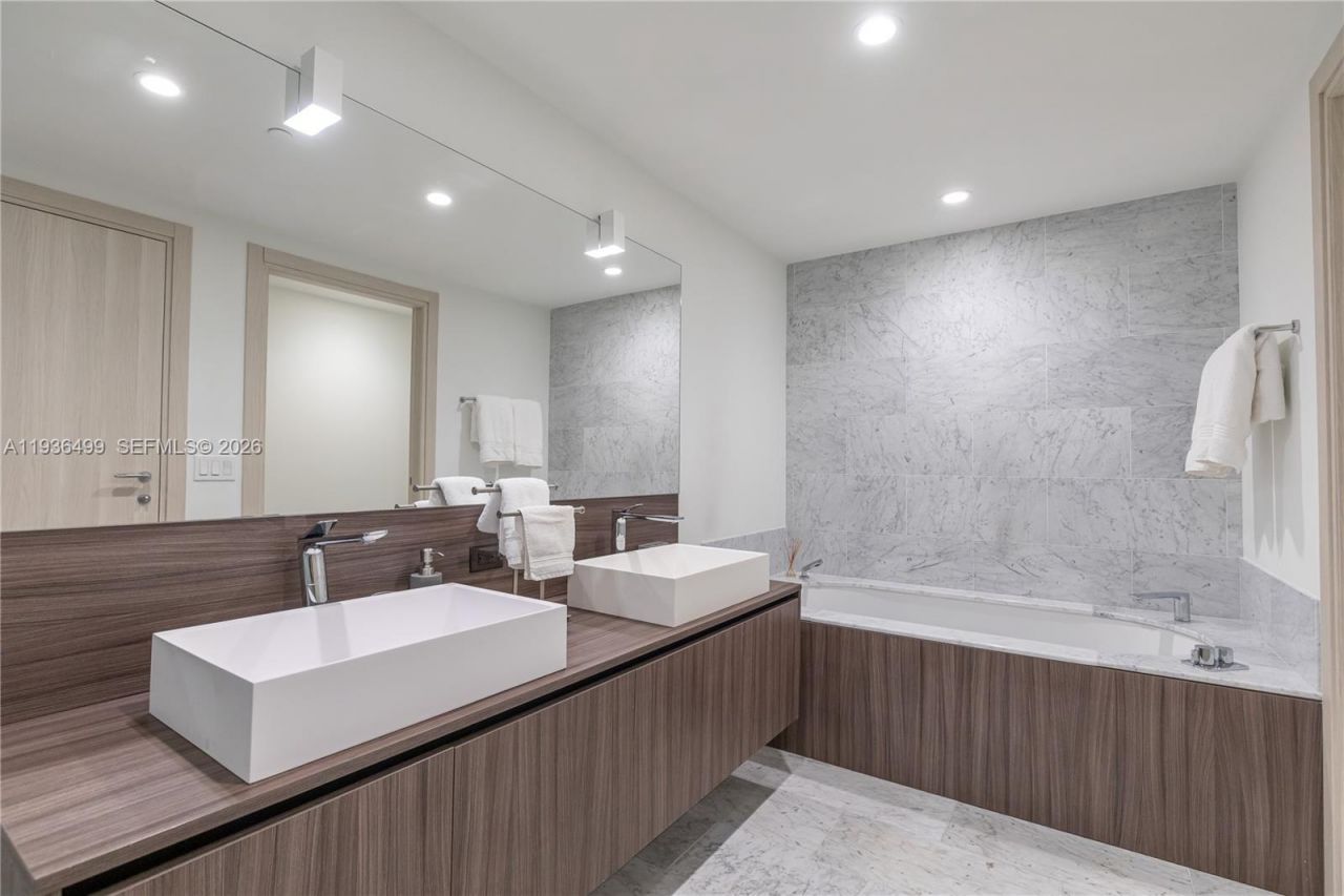 1000 Brickell Plz , Unit 3902, Miami, FL 33131 Photo