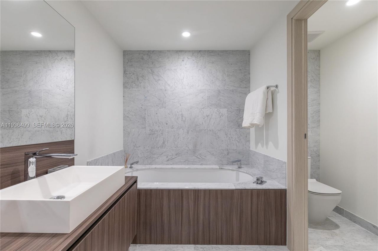 1000 Brickell Plz , Unit 3902, Miami, FL 33131 Photo