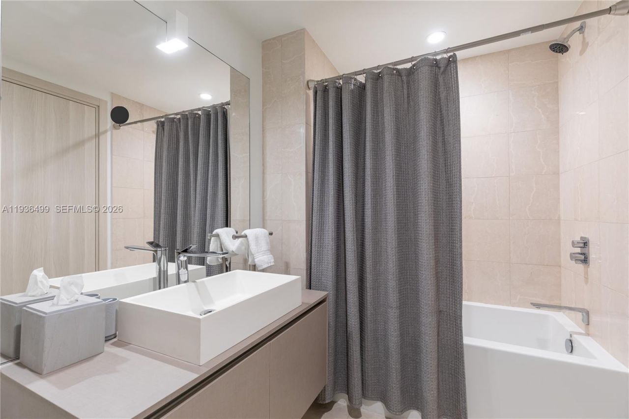 1000 Brickell Plz , Unit 3902, Miami, FL 33131 Photo