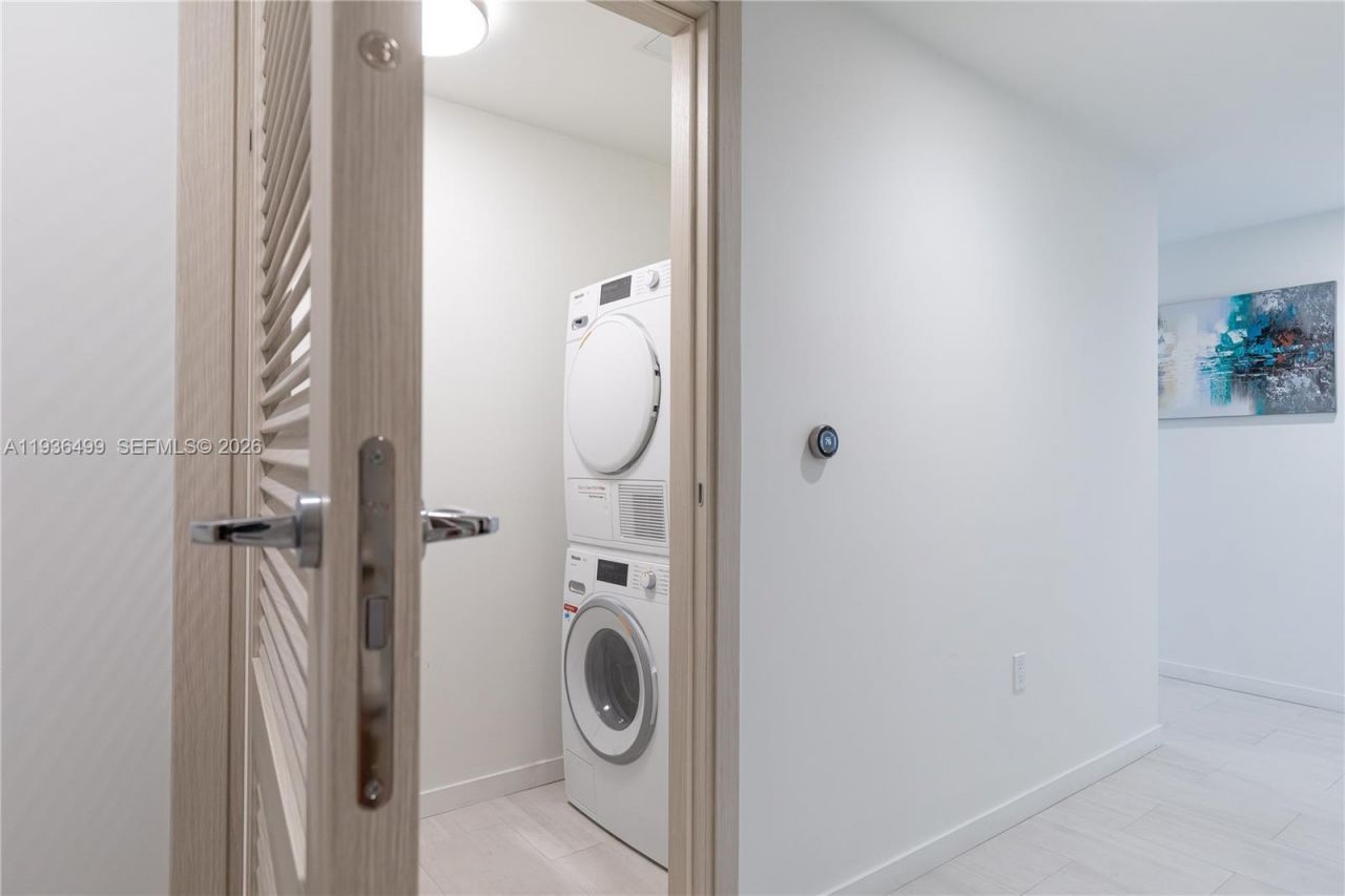 1000 Brickell Plz , Unit 3902, Miami, FL 33131 Photo