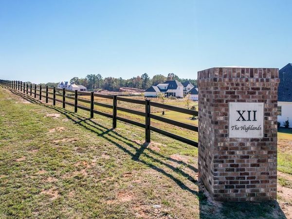 827 Mccleary Dr, Oxford, MS 38655