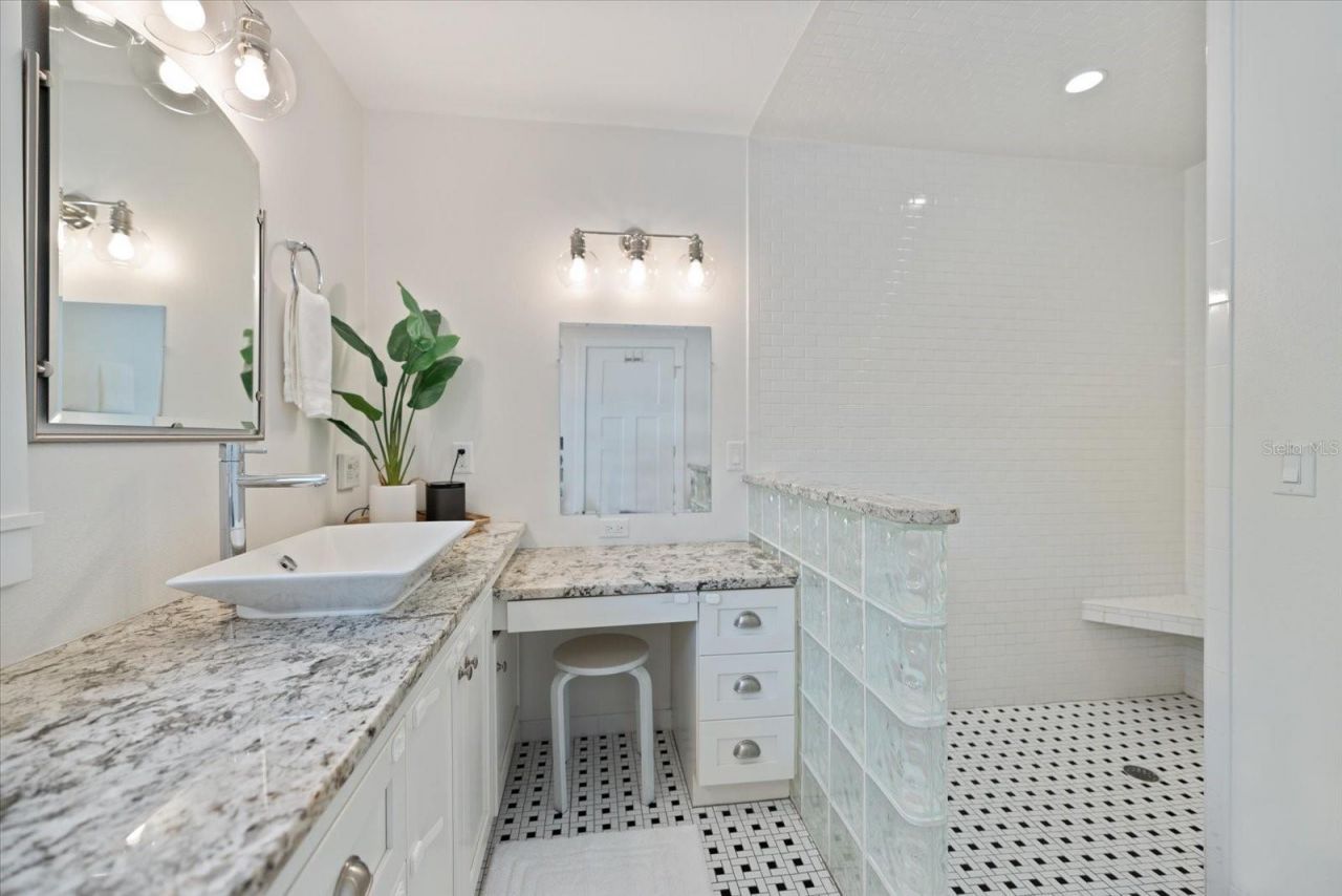 1841 Datura Street, Sarasota, FL 34239 Photo