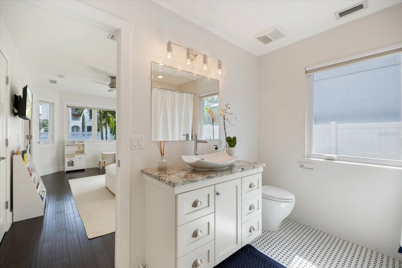 1841 Datura Street, Sarasota, FL 34239 Photo