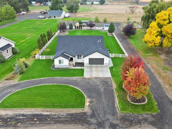 919 9th Avenue East, Gooding, ID 83330