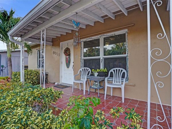 5225 NE 2nd Terrace, Oakland Park, FL 33334